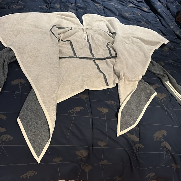 Lululemon Presence of Mind Jacket Polar Cream - size 10 - Picture 13 of 16